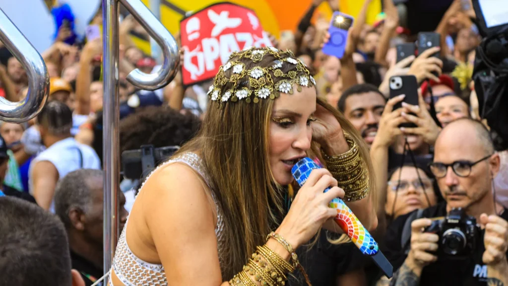 Com vaias a Claudia Leitte, Carnaval de Salvador começa com celebração aos 40 anos da Axé Music