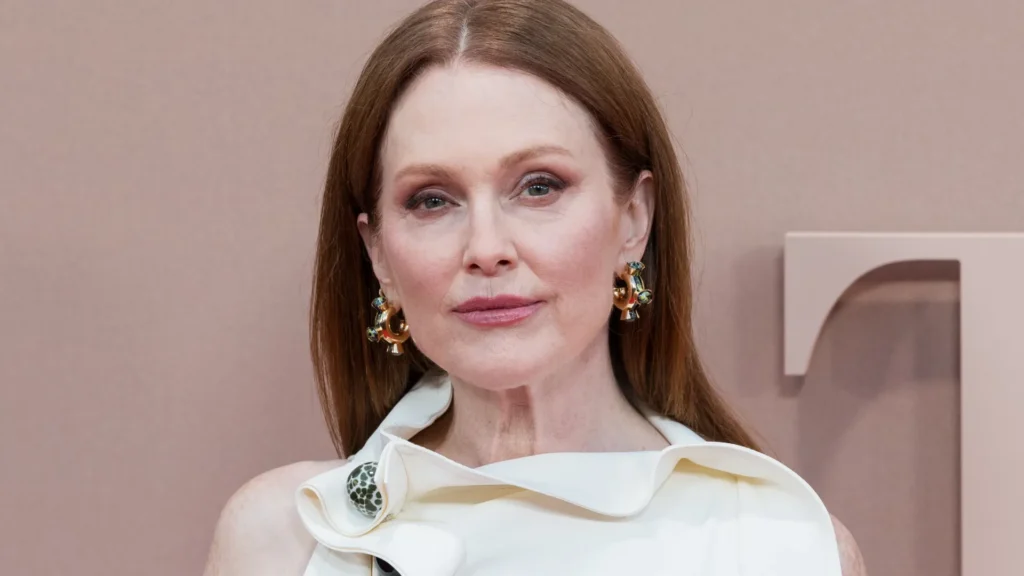 Livro infantil de Julianne Moore é retirado das escolas por Donald Trump