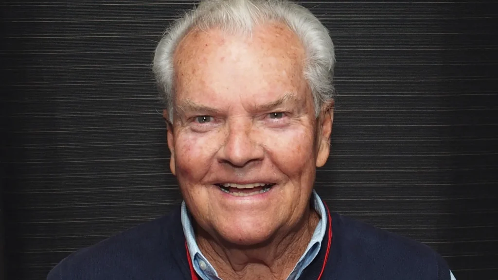 Morre o ator Peter Jason, estrela de 'Karate Kid', aos 80 anos