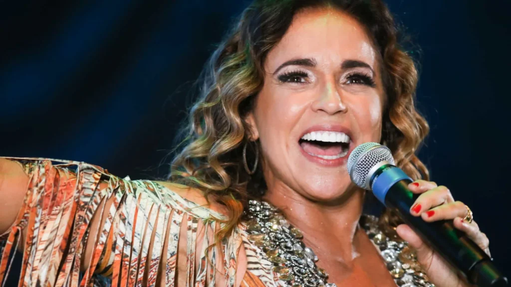 Daniela Mercury volta a criticar Tony Salles em trio: 'Atrasou de novo'