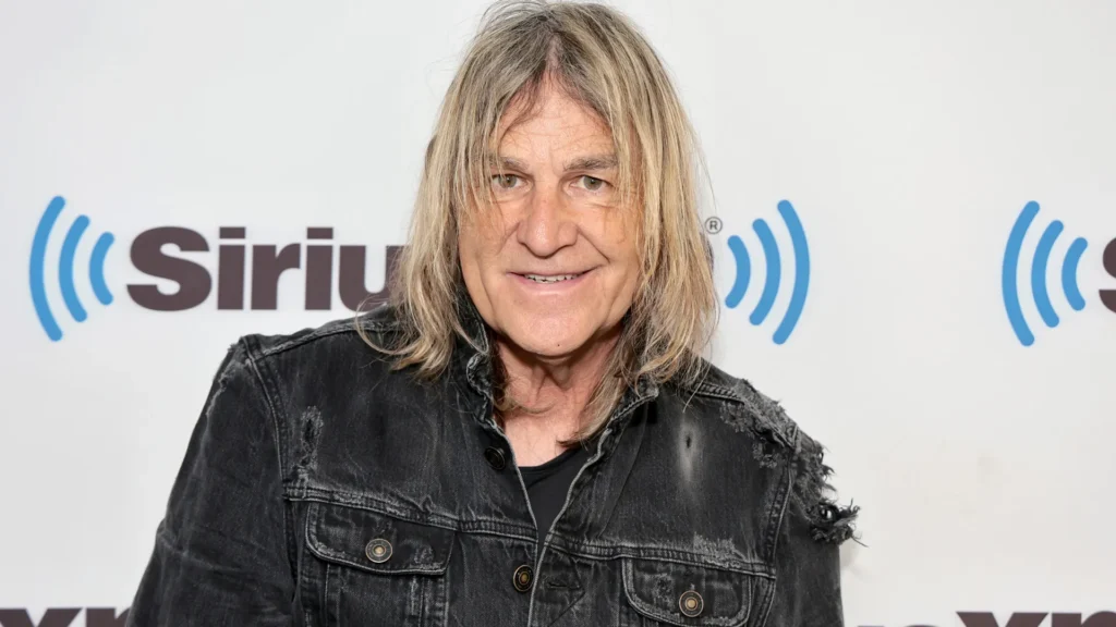 Morre Mike Peters, vocalista da banda de rock The Alarm, aos 66 anos
