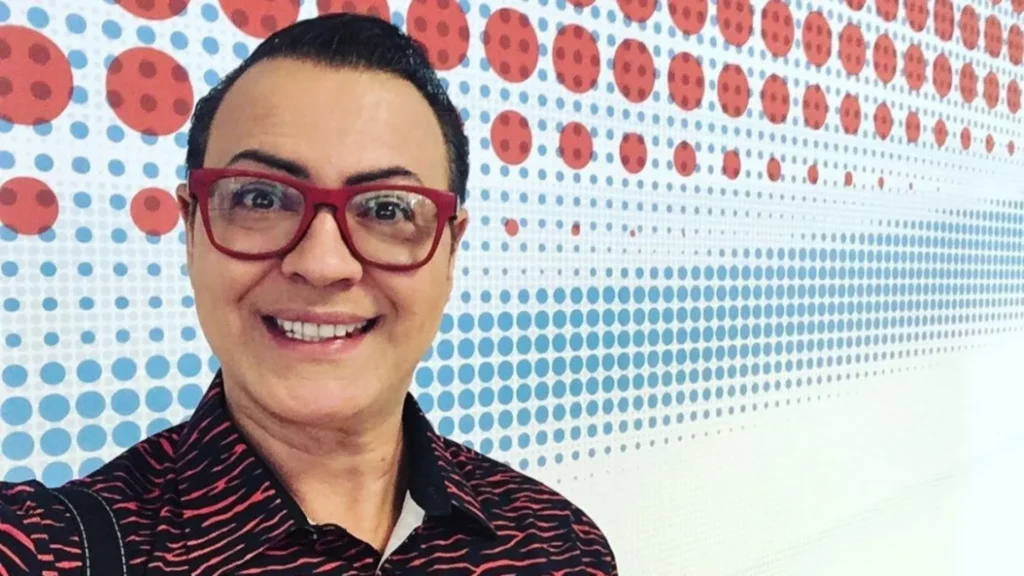 Ex-BBB vira recepcionista de idosos em aeroporto de São Paulo