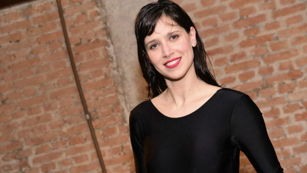 Mel Lisboa vive vítima de abuso que vira justiceira no filme 'Atena'