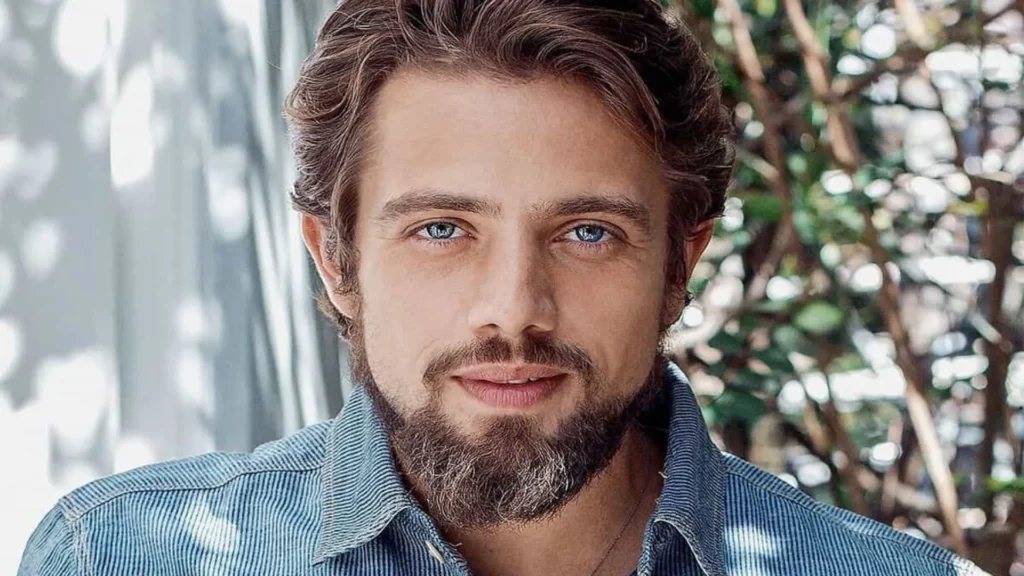Rafael Cardoso lamenta distância dos filhos
