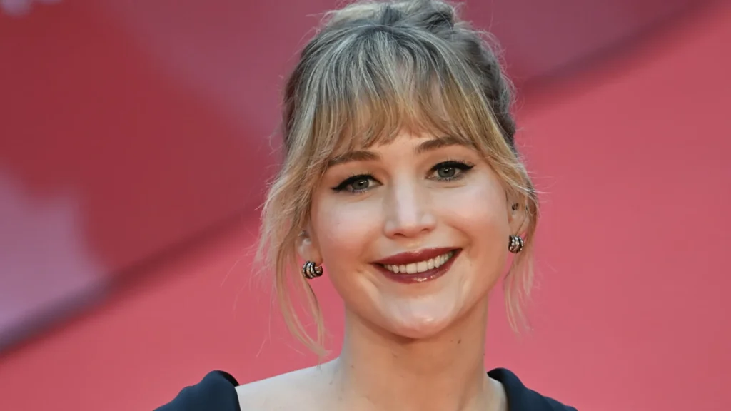 Jennifer Lawrence brinca sobre atuar com Robert Pattinson em novo drama de Hollywood Jennifer Lawrence brinca sobre atuar com Robert Pattinson em novo drama de Hollywood
