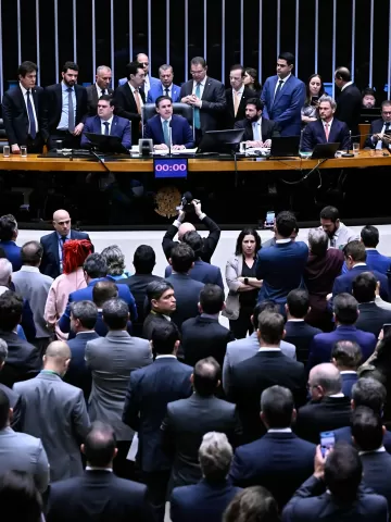 Câmara dos Deputados aprova PL da dosimetria, que reduz pena de Bolsonaro