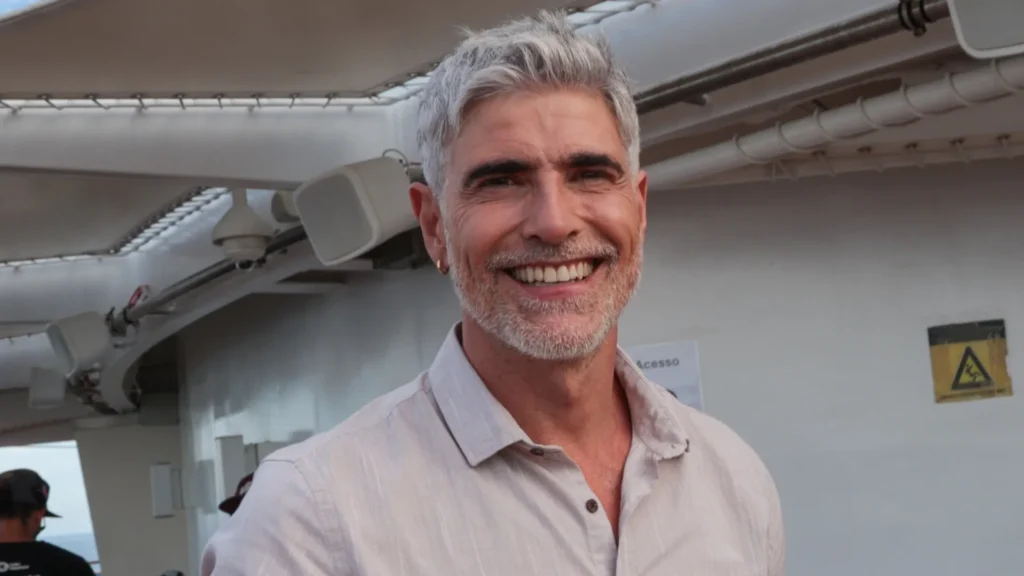 Hospital de câncer infantil de SP celebra Natal com balé nas alturas e visita de Reynaldo Gianecchini Hospital de câncer infantil de SP celebra Natal com balé nas alturas e visita de Reynaldo Gianecchini