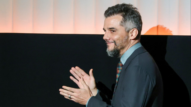 Cineasta Jafar Panahi diz que vai voltar para o Irã mesmo condenado a prisão Wagner Moura recebe prêmio dos críticos de Nova York por 'O Agente Secreto'