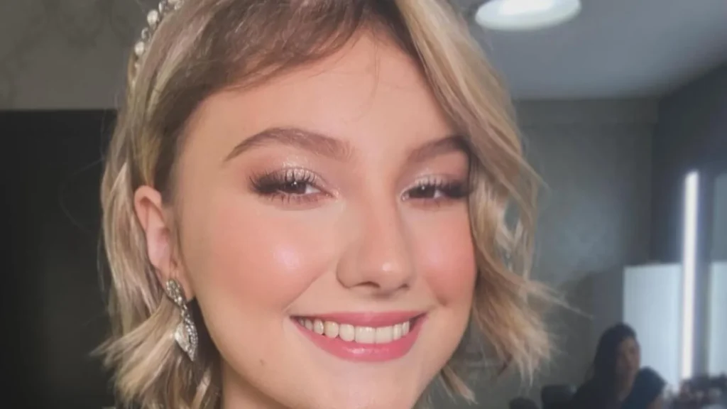 Morre Isabel Veloso, influenciadora com câncer terminal, aos 19 anos Morre Isabel Veloso, influenciadora com câncer terminal, aos 19 anos