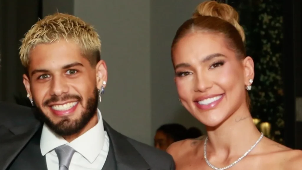 Em camarote separado, Zé Felipe comenta desfile da ex e revela mensagem